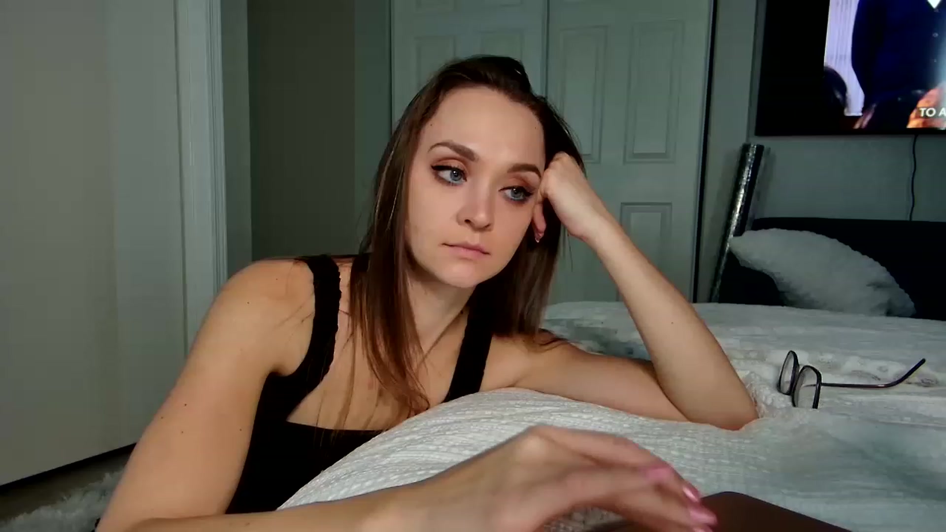 Gallery image thumbnail from UniqueAnita1's myfreecams stream on, 12/20/2022, 07:27 image 17 of 20