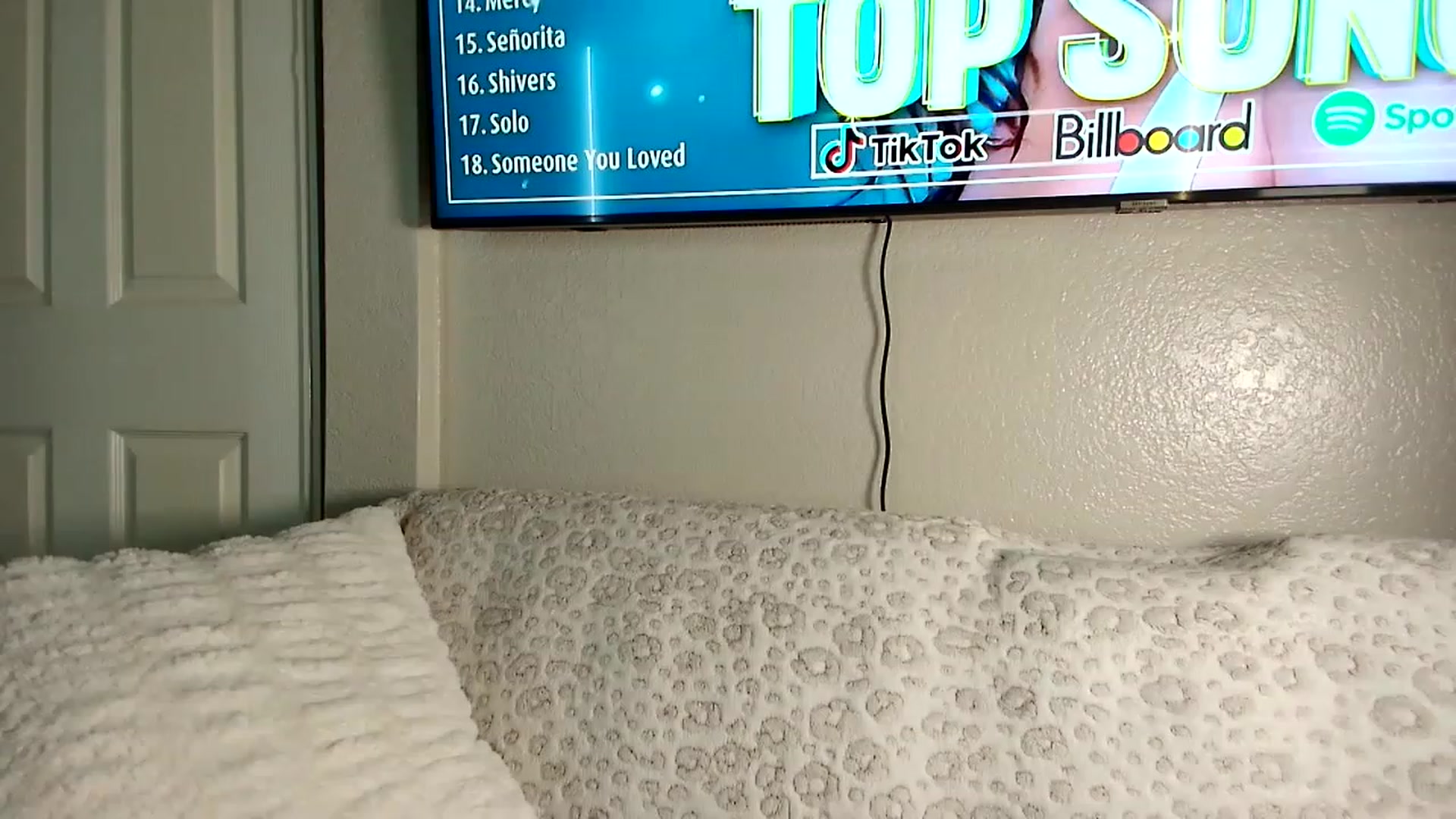 Gallery image thumbnail from UniqueAnita1's myfreecams stream on, 02/02/2023, 06:18 image 1 of 20