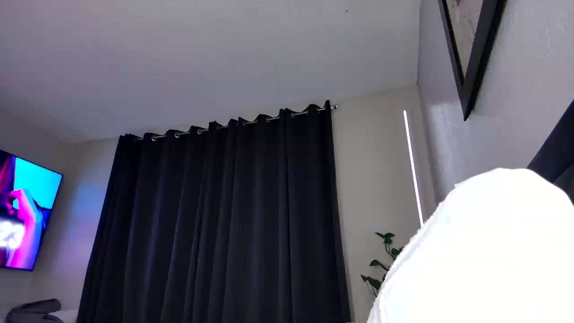 Gallery image thumbnail from UniqueAnita1's myfreecams stream on, 03/05/2023, 05:21 image 8 of 20