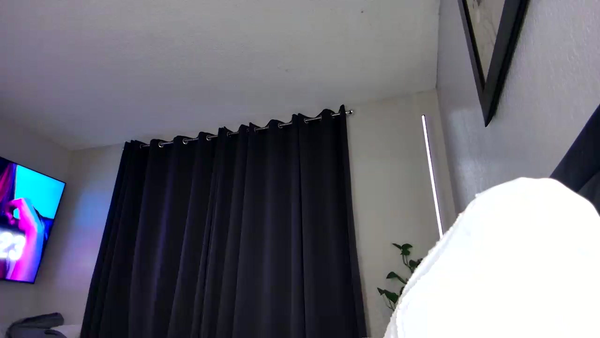 Gallery image thumbnail from UniqueAnita1's myfreecams stream on, 03/05/2023, 05:21 image 6 of 20