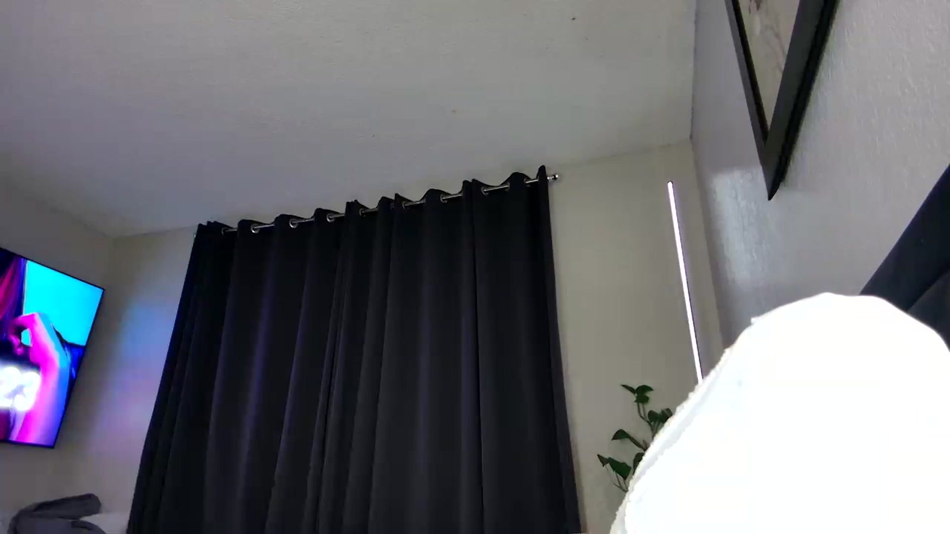 Gallery image thumbnail from UniqueAnita1's myfreecams stream on, 03/05/2023, 05:21 image 3 of 20