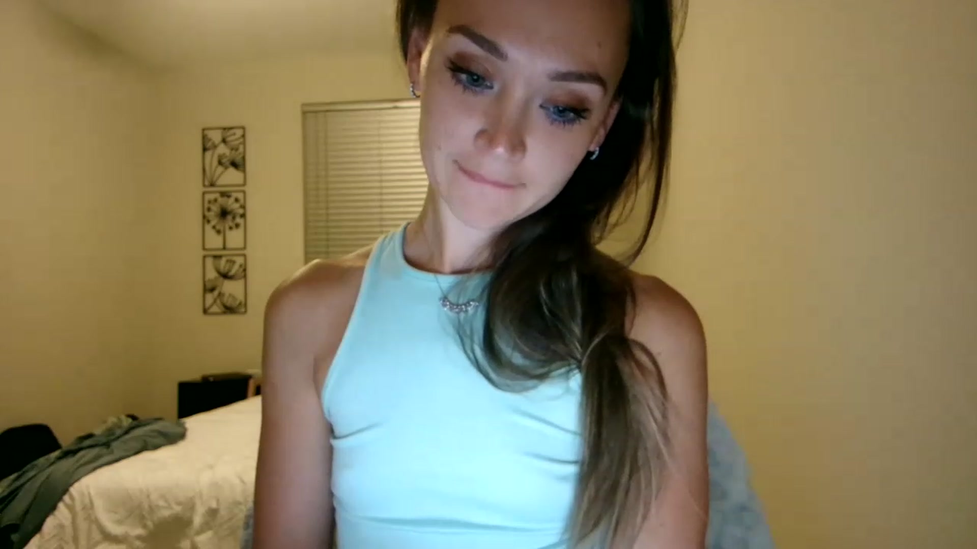 Gallery image thumbnail from UniqueAnita1's myfreecams stream on, 06/19/2023, 08:33 image 3 of 20