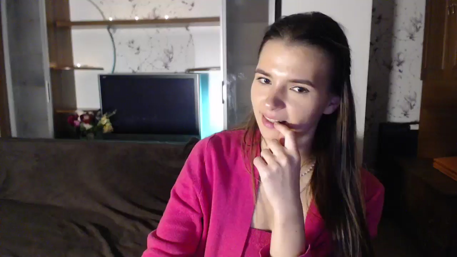 Gallery image thumbnail from Univers's myfreecams stream on, 10/14/2024, 23:46 image 17 of 20