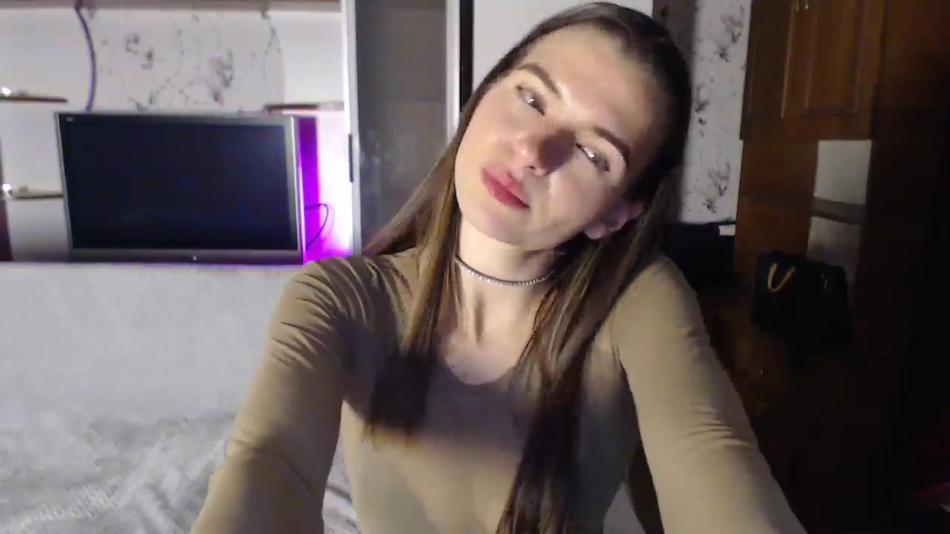 Gallery image thumbnail from Univers's myfreecams stream on, 10/19/2024, 24:09 image 7 of 20