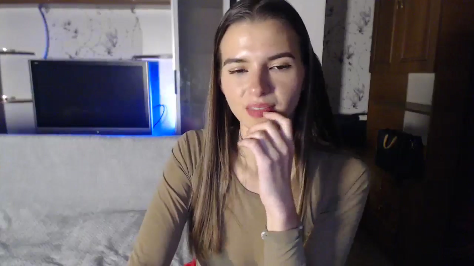 Gallery image thumbnail from Univers's myfreecams stream on, 10/19/2024, 24:09 image 12 of 20