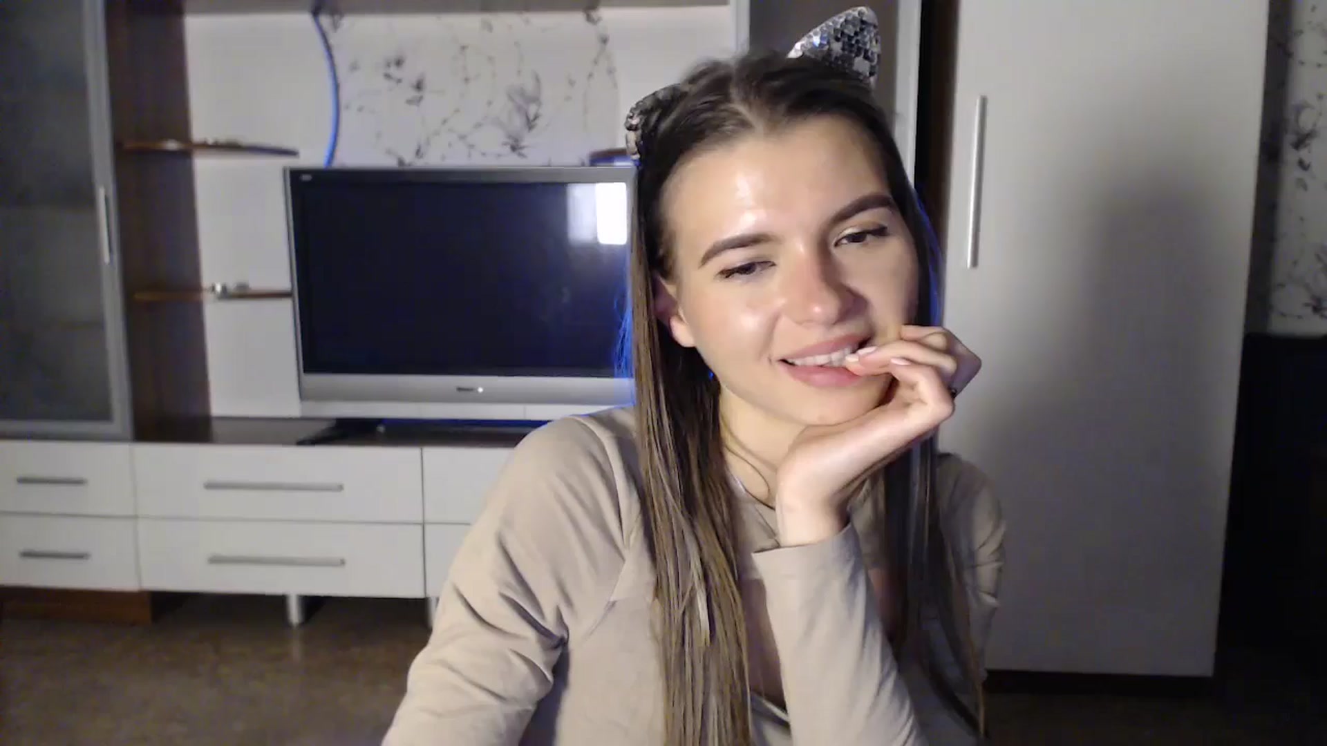 Gallery image thumbnail from Univers's myfreecams stream on, 10/25/2024, 24:12 image 17 of 20
