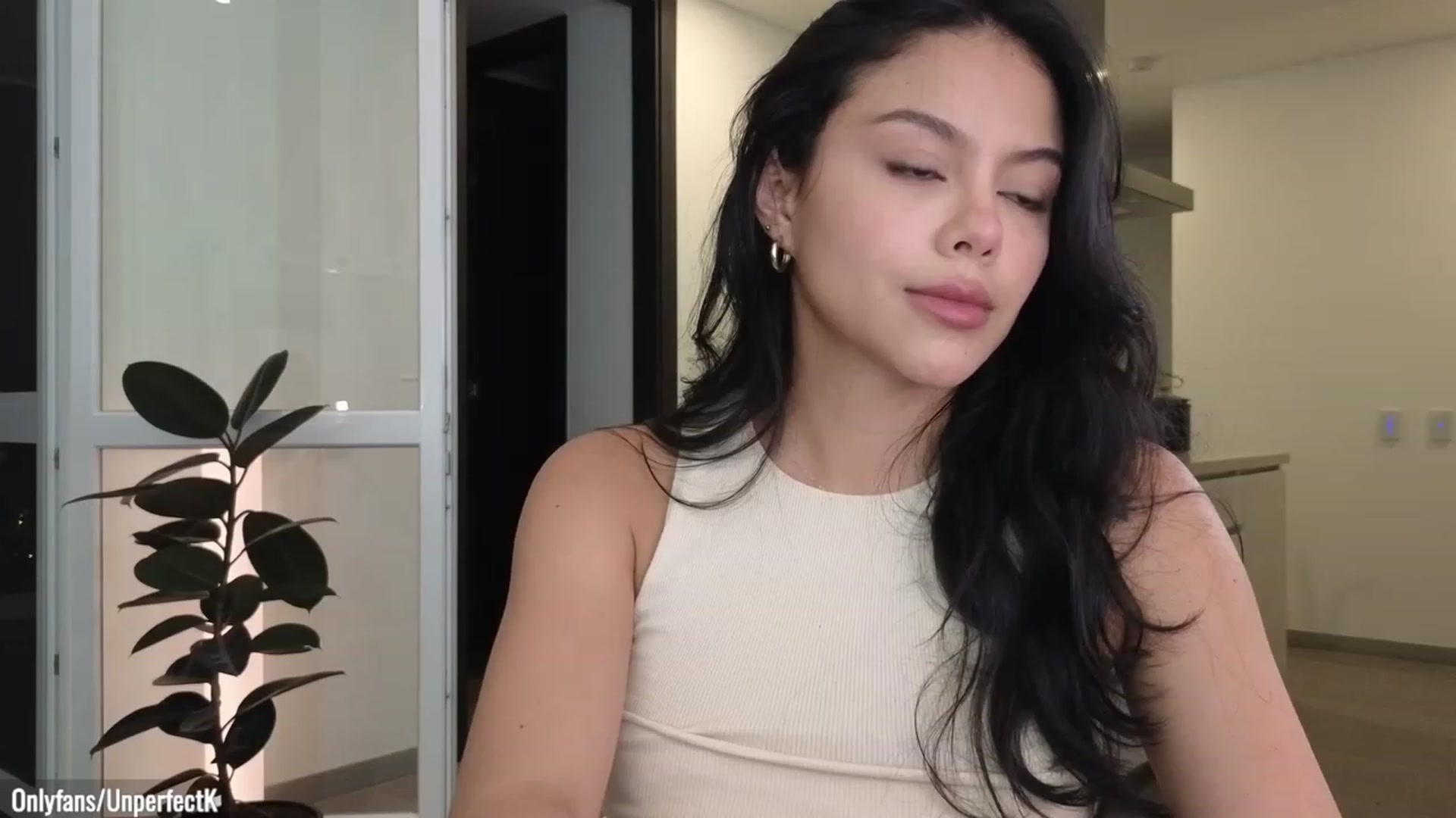 Gallery image thumbnail from UnperfectK's myfreecams stream on, 03/06/2024, 24:09 image 11 of 20