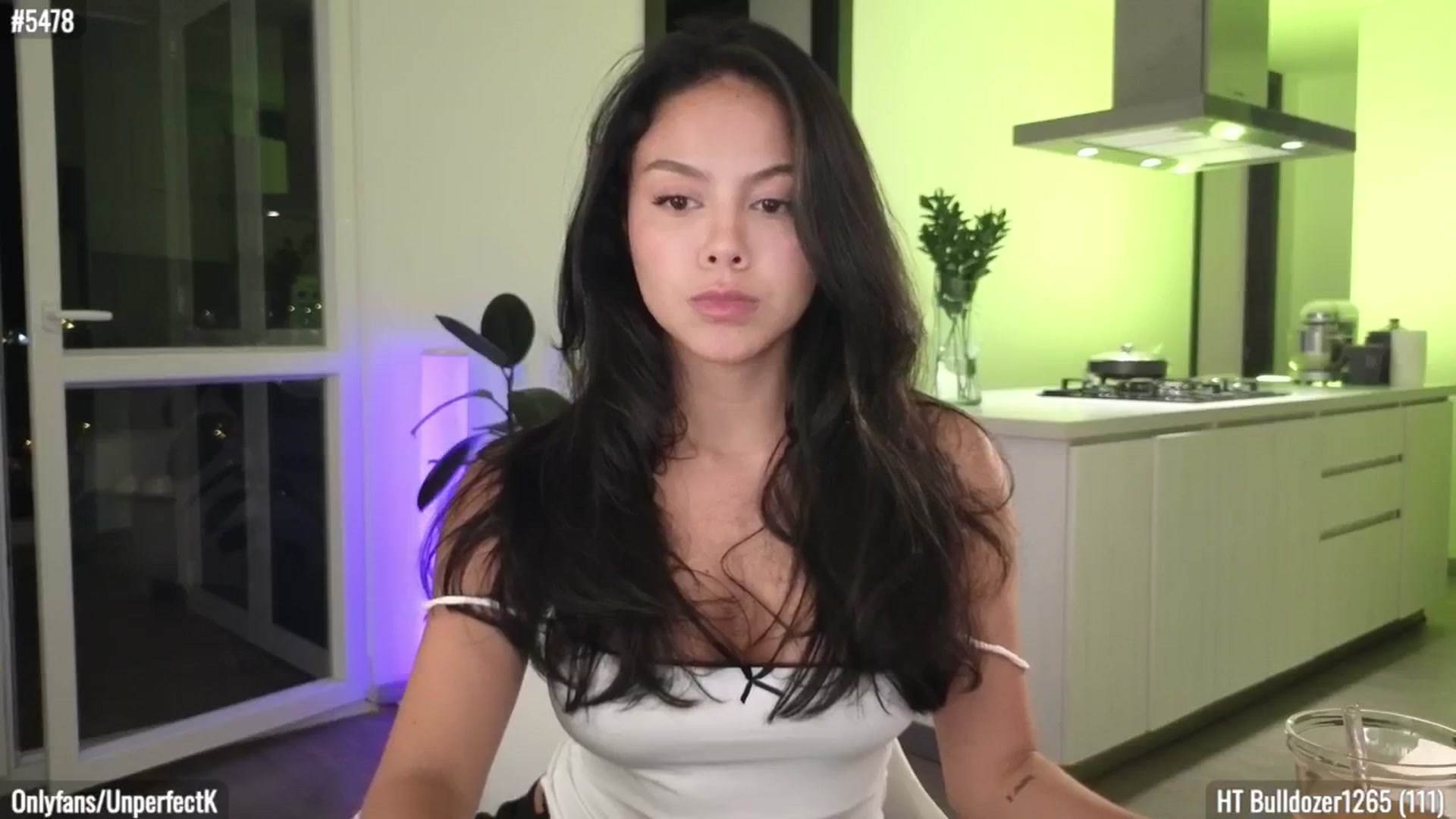 Gallery image thumbnail from UnperfectK's myfreecams stream on, 11/13/2024, 01:43 image 16 of 20