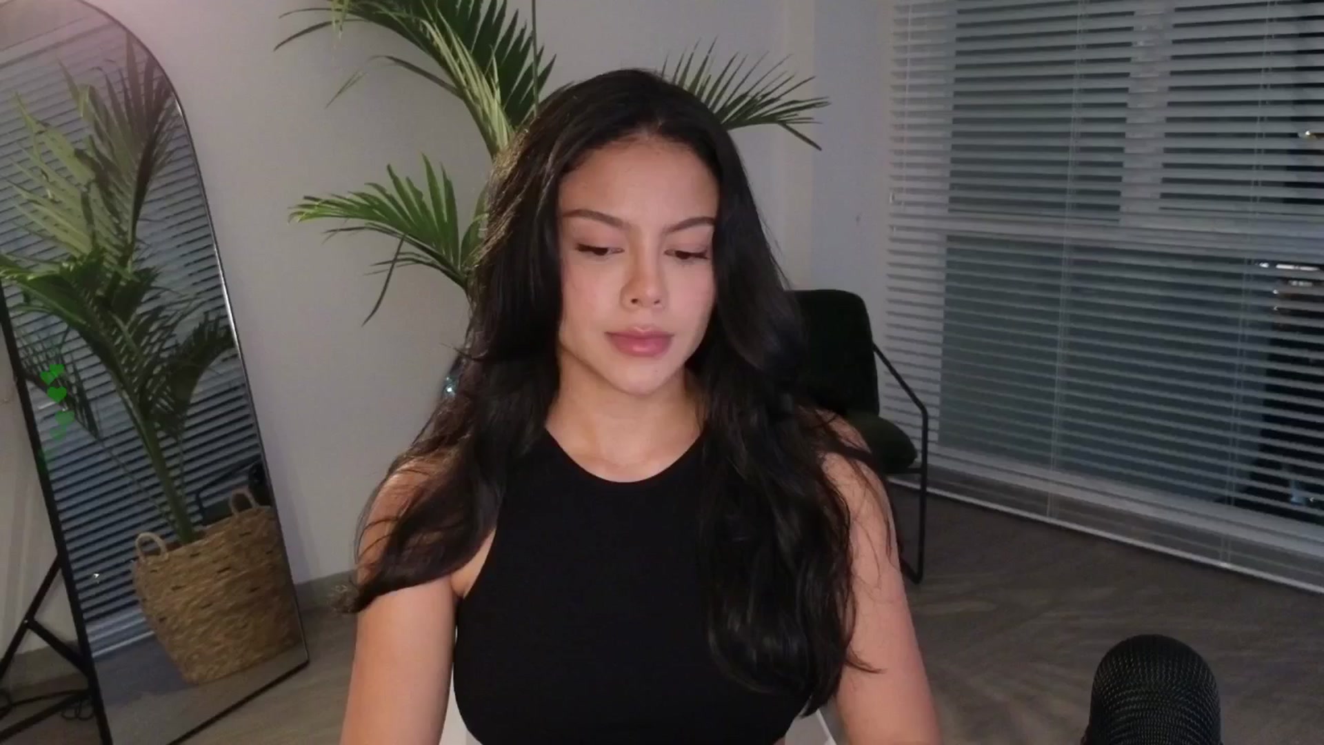 Gallery image thumbnail from UnperfectK's myfreecams stream on, 03/19/2025, 01:37 image 19 of 20