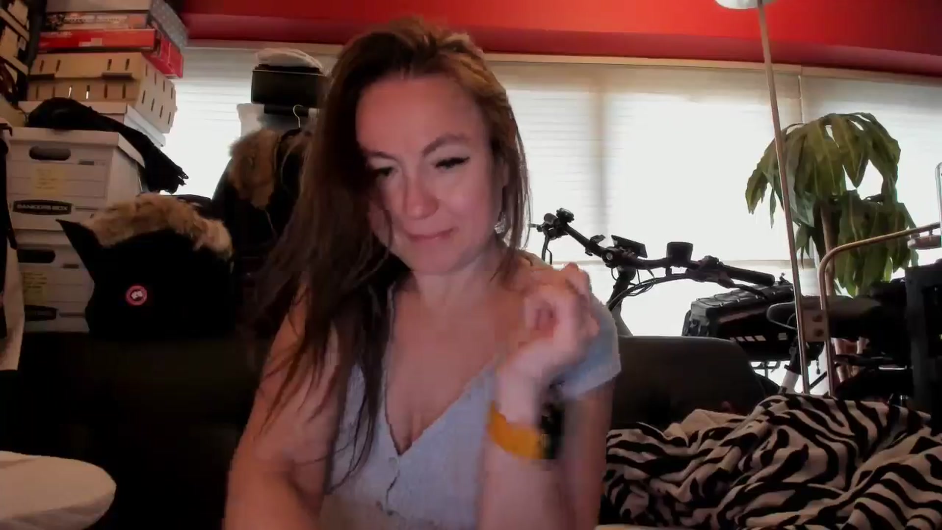 Gallery image thumbnail from UntamedBooty's myfreecams stream on, 04/29/2026, 10:40 image 4 of 20