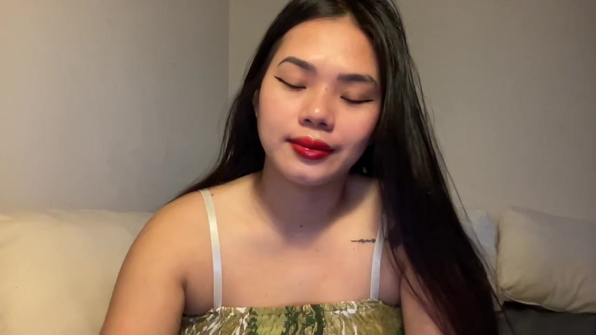 Gallery image thumbnail from UrAsianGirl's myfreecams stream on, 11/19/2022, 21:29 image 20 of 20