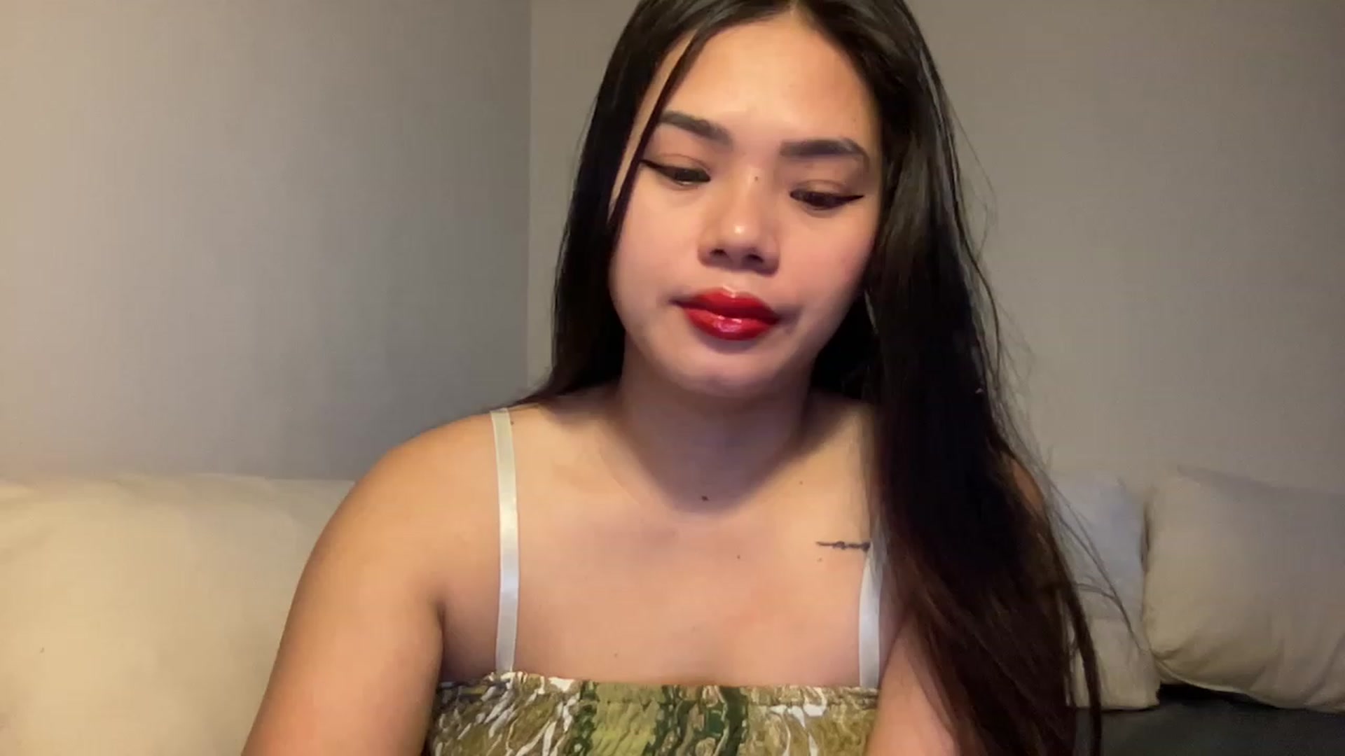 Gallery image thumbnail from UrAsianGirl's myfreecams stream on, 11/19/2022, 21:29 image 17 of 20