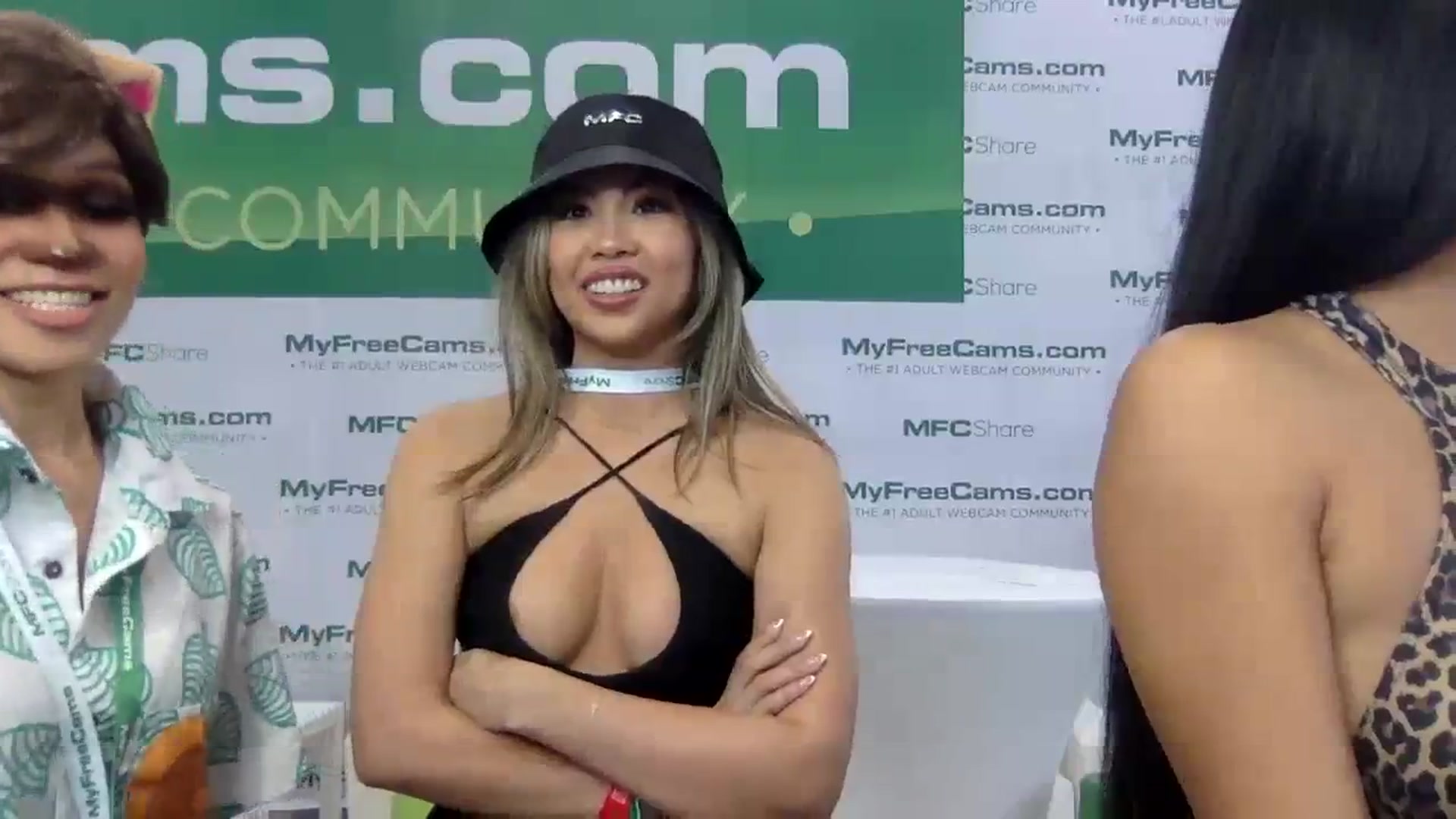 Gallery image thumbnail from UrBabyGirl's myfreecams stream on, 01/25/2024, 24:01 image 5 of 20
