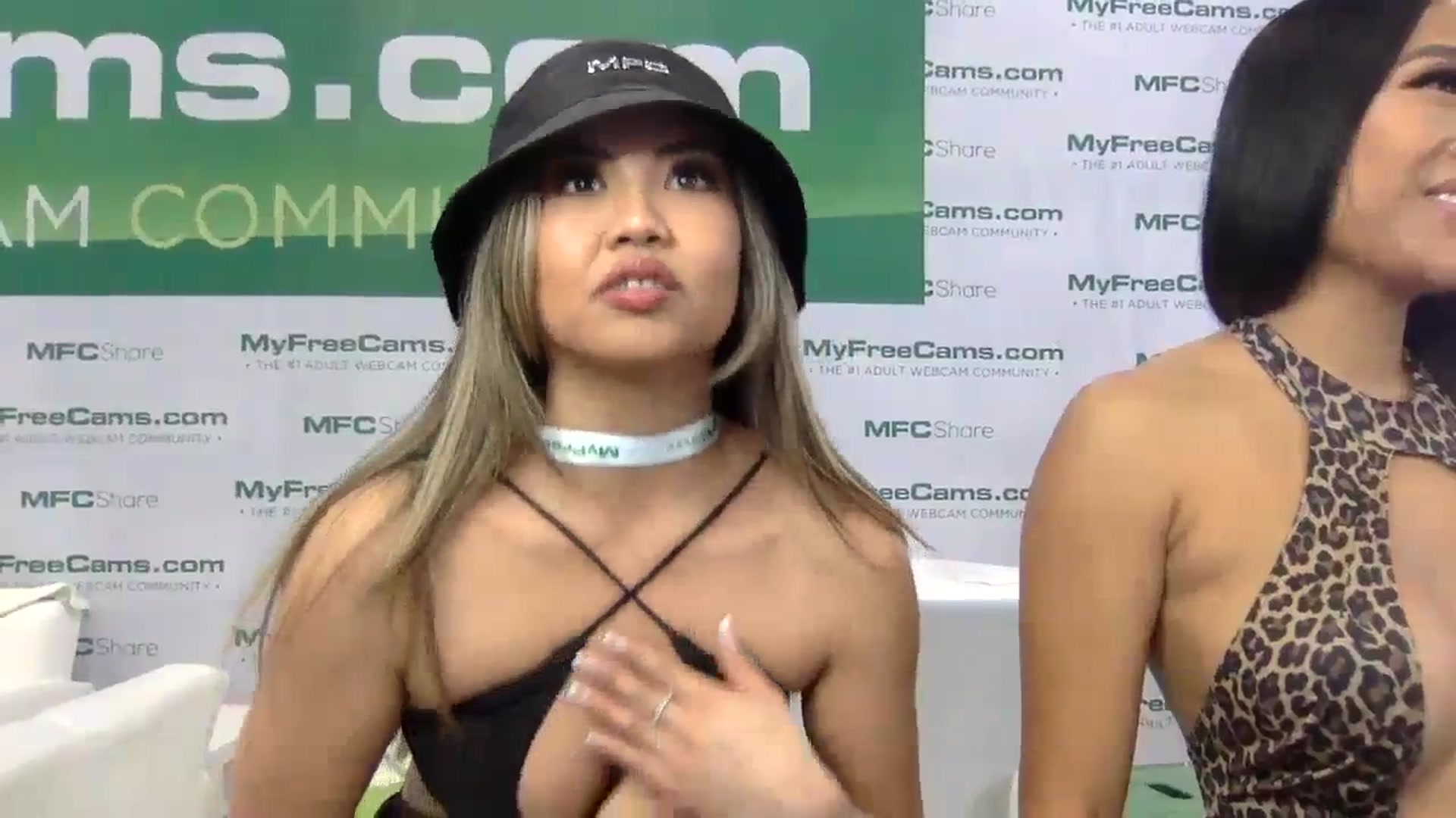 Gallery image thumbnail from UrBabyGirl's myfreecams stream on, 01/25/2024, 24:01 image 4 of 20