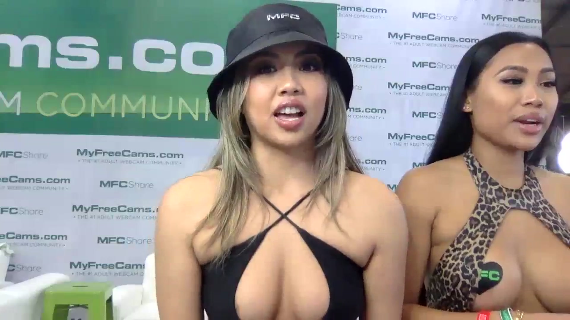 Gallery image thumbnail from UrBabyGirl's myfreecams stream on, 01/25/2024, 02:22 image 17 of 20