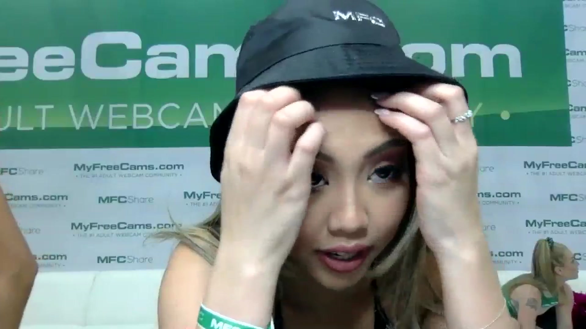Gallery image thumbnail from UrBabyGirl's myfreecams stream on, 01/26/2024, 24:31 image 6 of 20