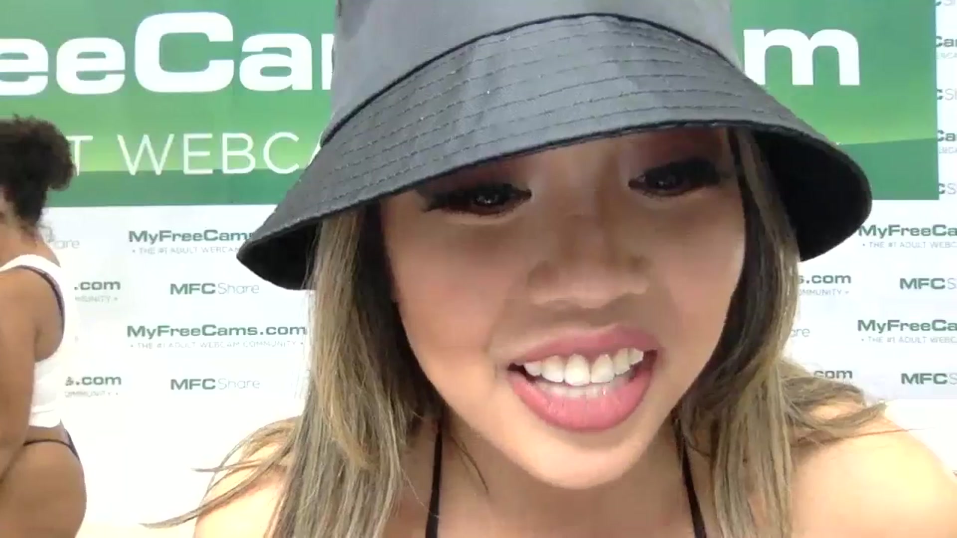 Gallery image thumbnail from UrBabyGirl's myfreecams stream on, 01/26/2024, 01:52 image 6 of 20