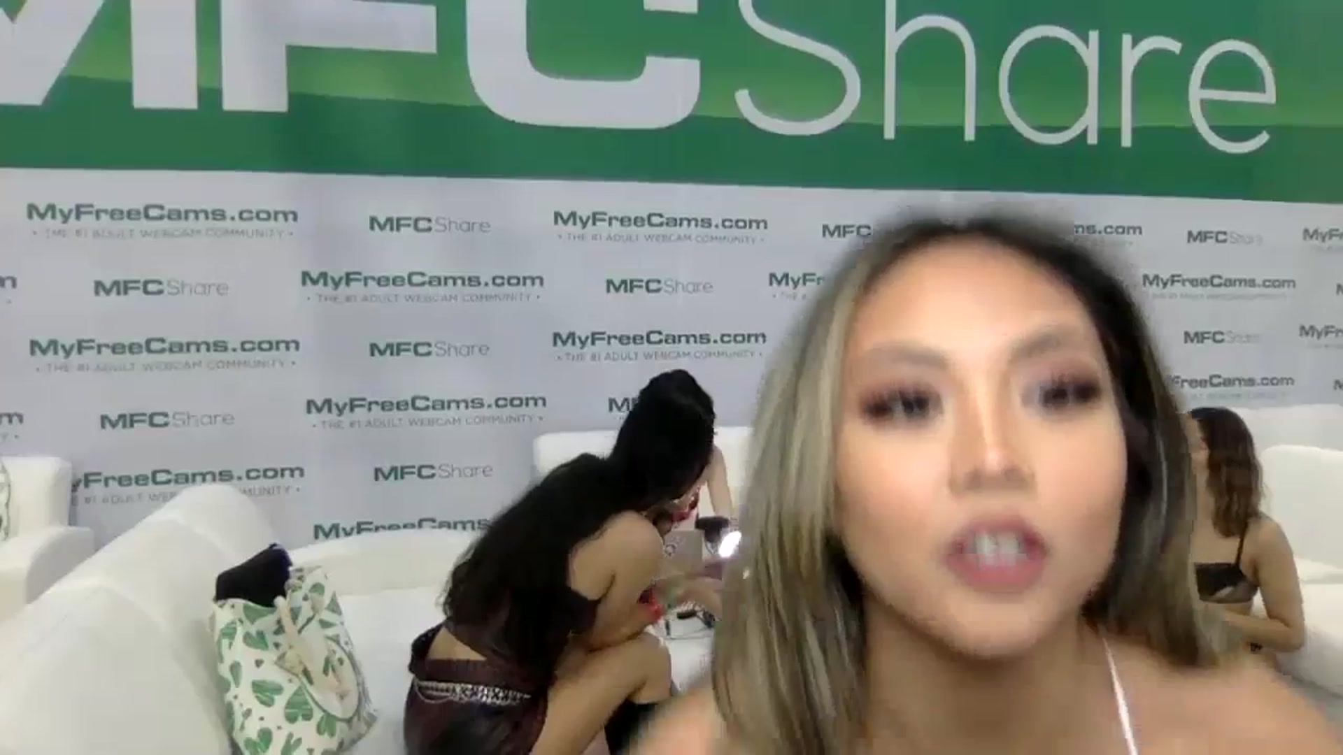 Gallery image thumbnail from UrBabyGirl's myfreecams stream on, 01/27/2024, 03:11 image 4 of 20
