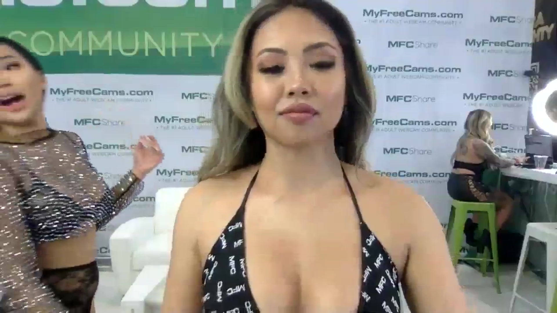 Gallery image thumbnail from UrBabyGirl's myfreecams stream on, 01/27/2024, 22:36 image 4 of 20