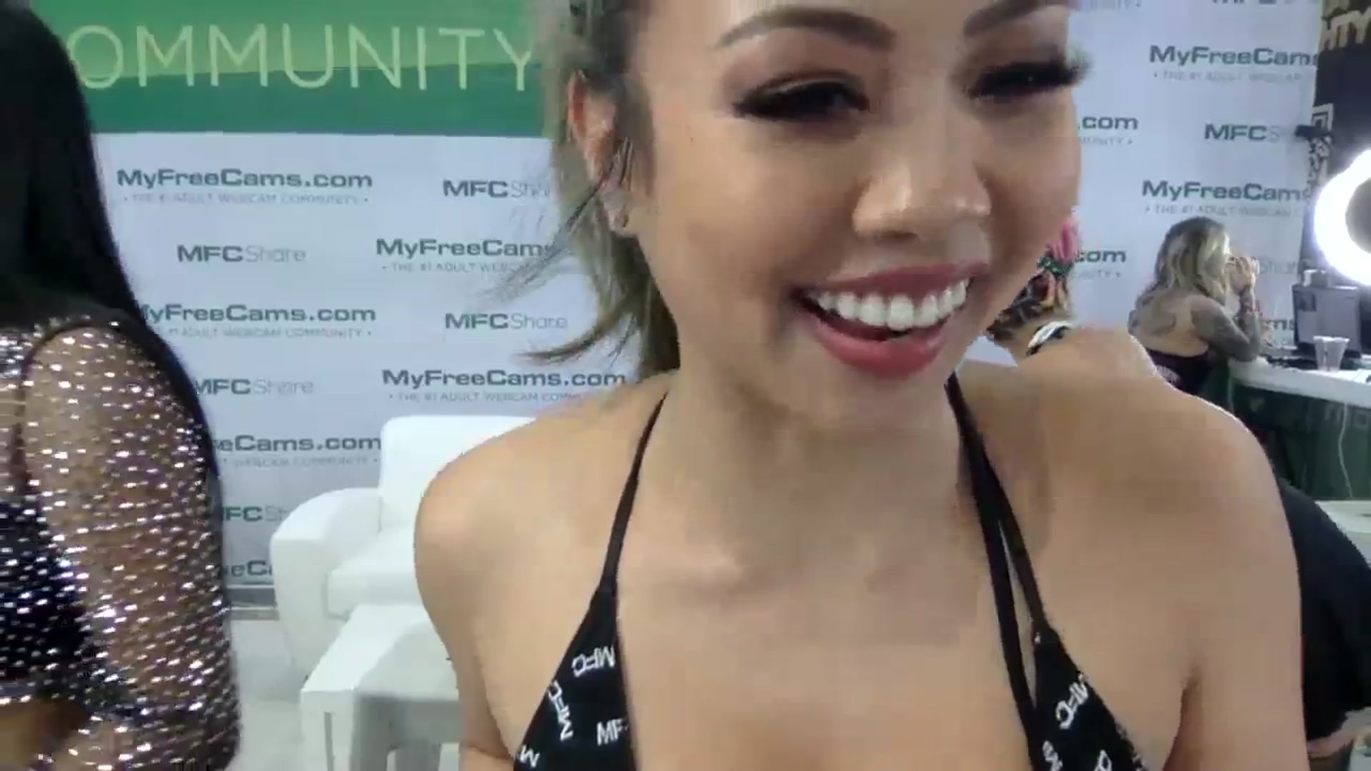 Gallery image thumbnail from UrBabyGirl's myfreecams stream on, 01/27/2024, 22:36 image 6 of 20