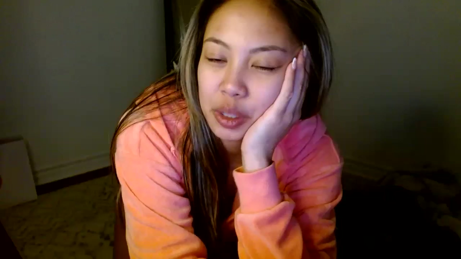 Gallery image thumbnail from UrBabyGirl's myfreecams stream on, 01/30/2024, 24:01 image 1 of 20