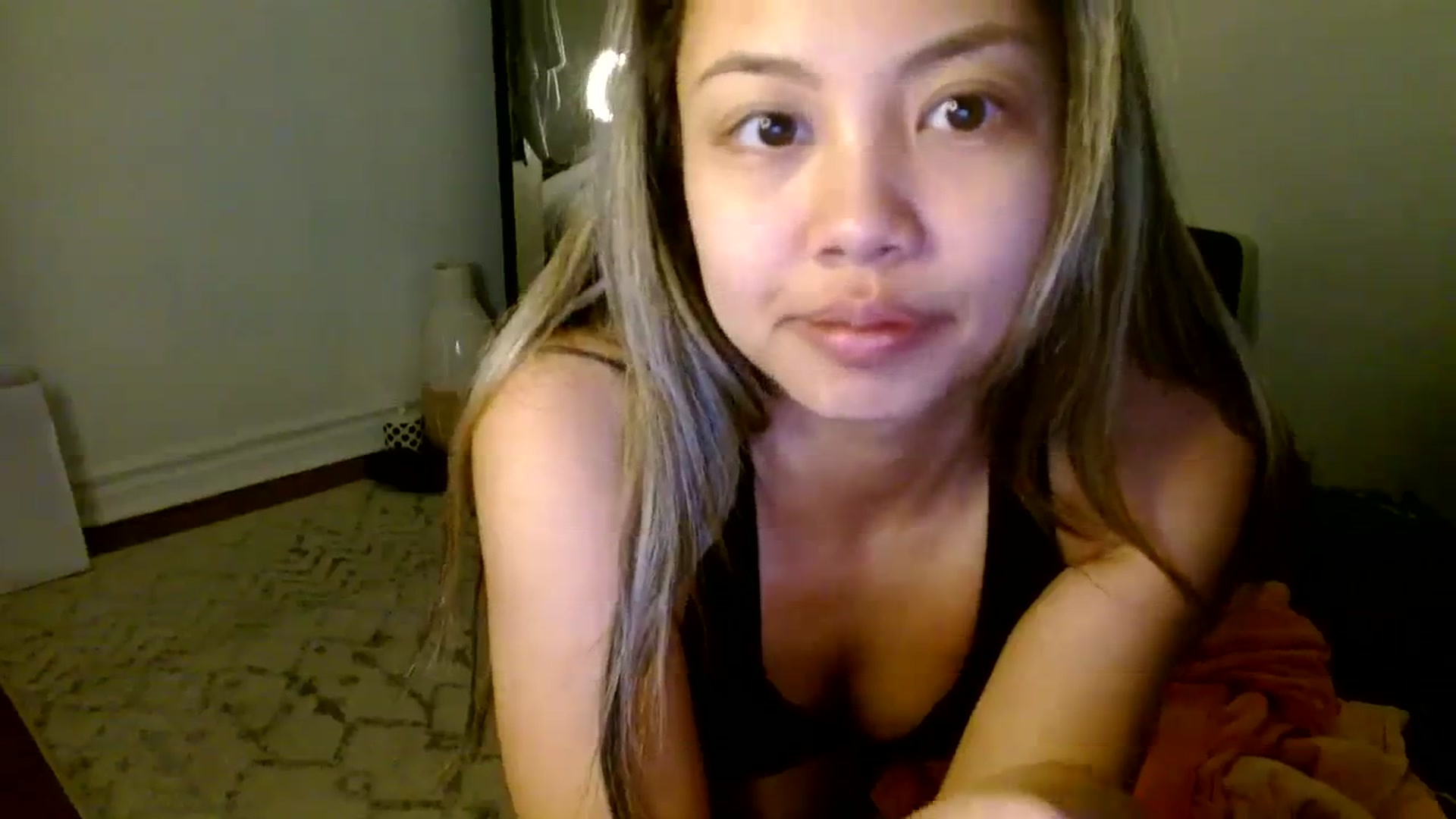 Gallery image thumbnail from UrBabyGirl's myfreecams stream on, 01/30/2024, 24:01 image 17 of 20