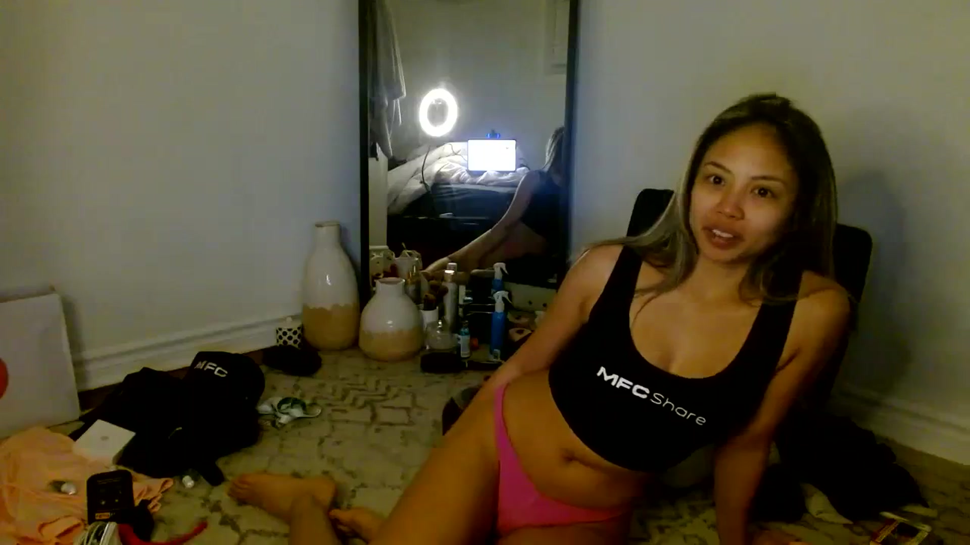 Gallery image thumbnail from UrBabyGirl's myfreecams stream on, 01/30/2024, 24:24 image 19 of 20