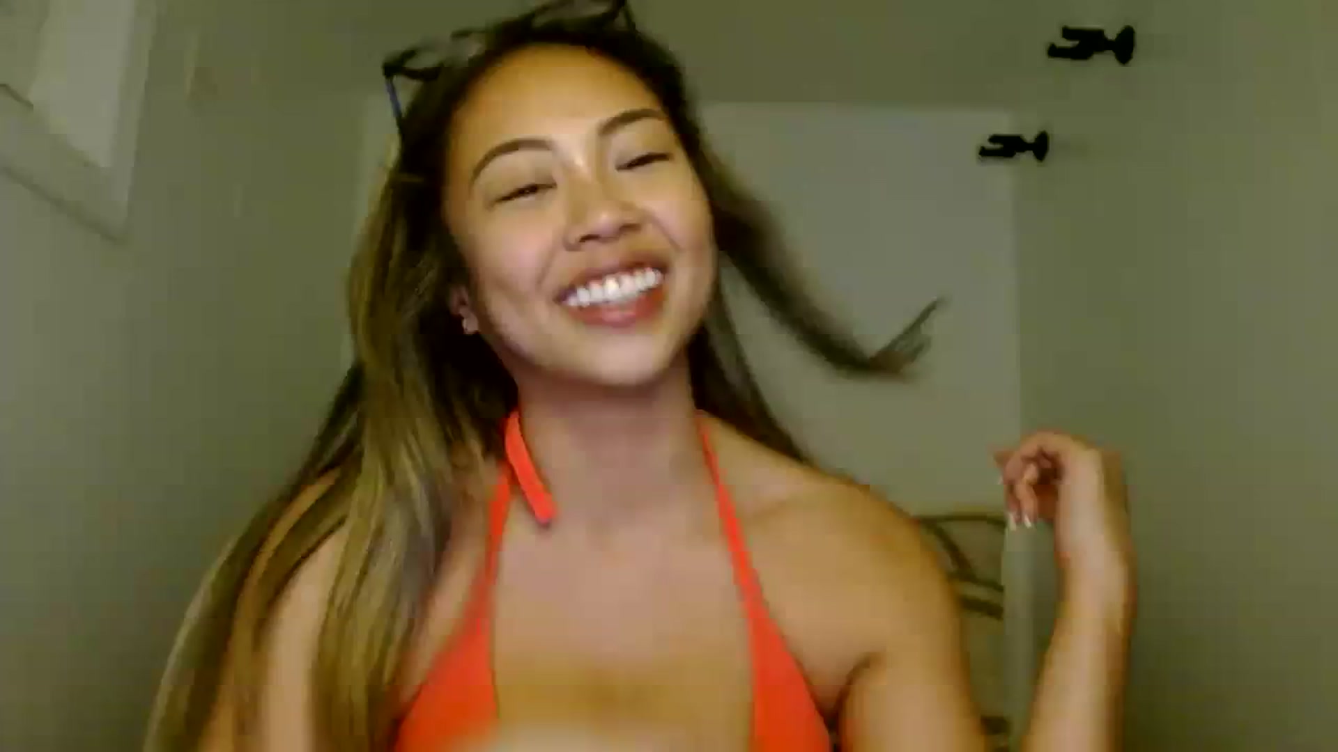 Gallery image thumbnail from UrBabyGirl's myfreecams stream on, 02/01/2024, 03:22 image 17 of 20