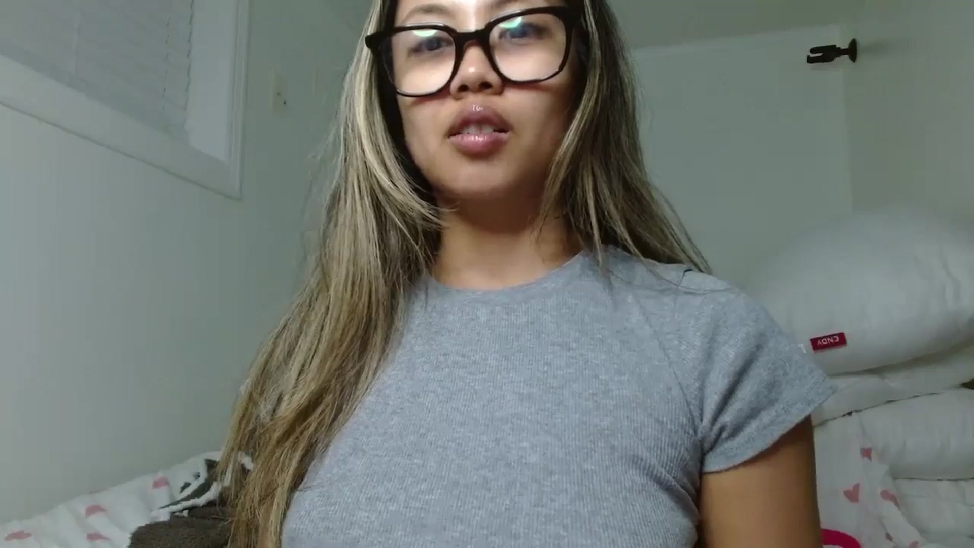 Gallery image thumbnail from UrBabyGirl's myfreecams stream on, 05/08/2024, 05:21 image 10 of 20