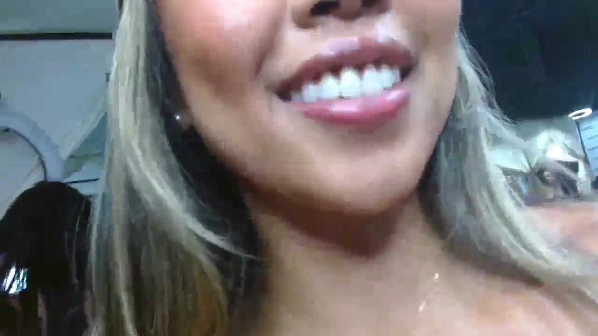 Gallery image thumbnail from UrBabyGirl's myfreecams stream on, 09/25/2024, 04:31 image 15 of 20