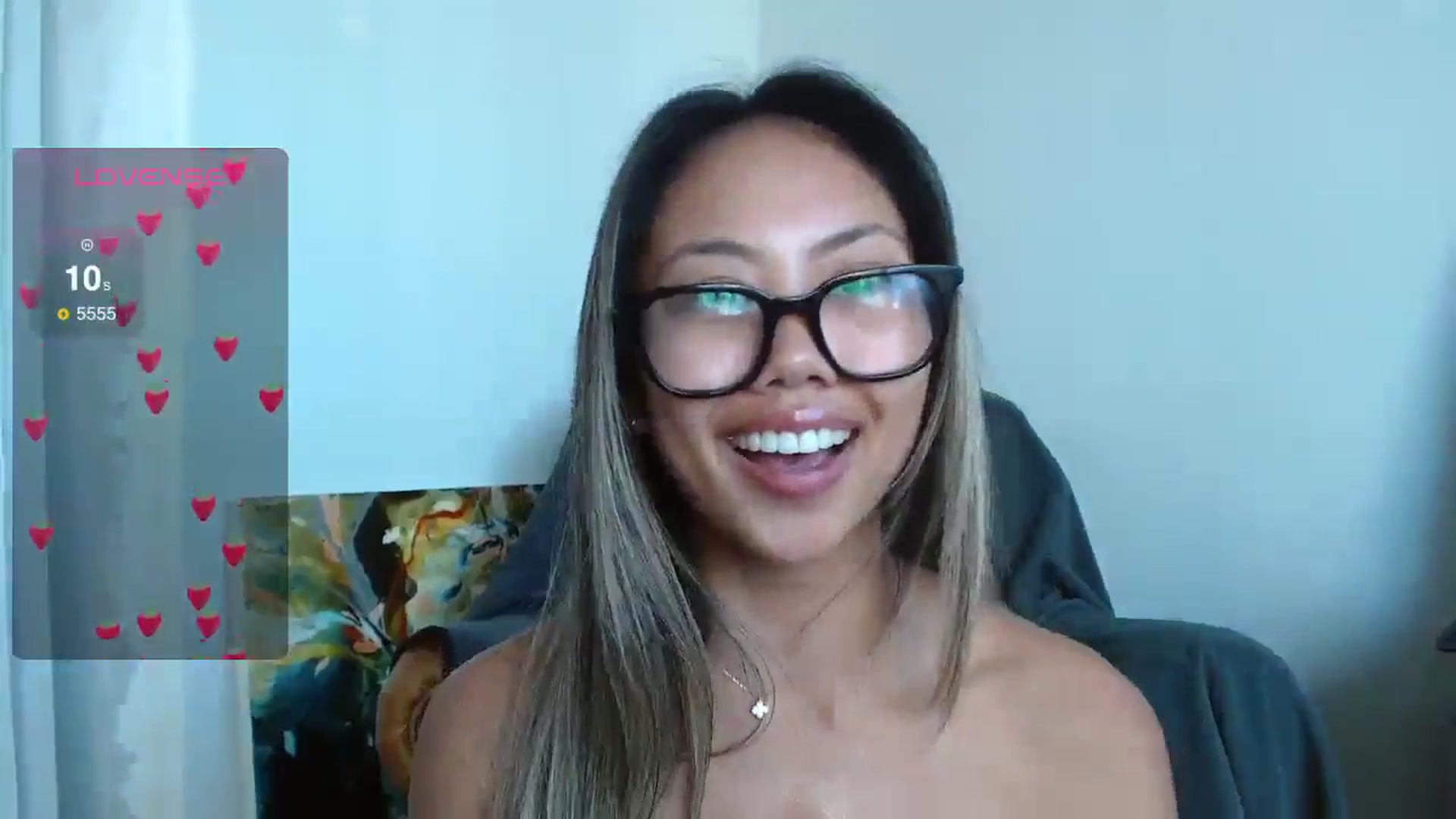 Gallery image thumbnail from UrBabyGirl's myfreecams stream on, 10/19/2024, 19:21 image 10 of 20