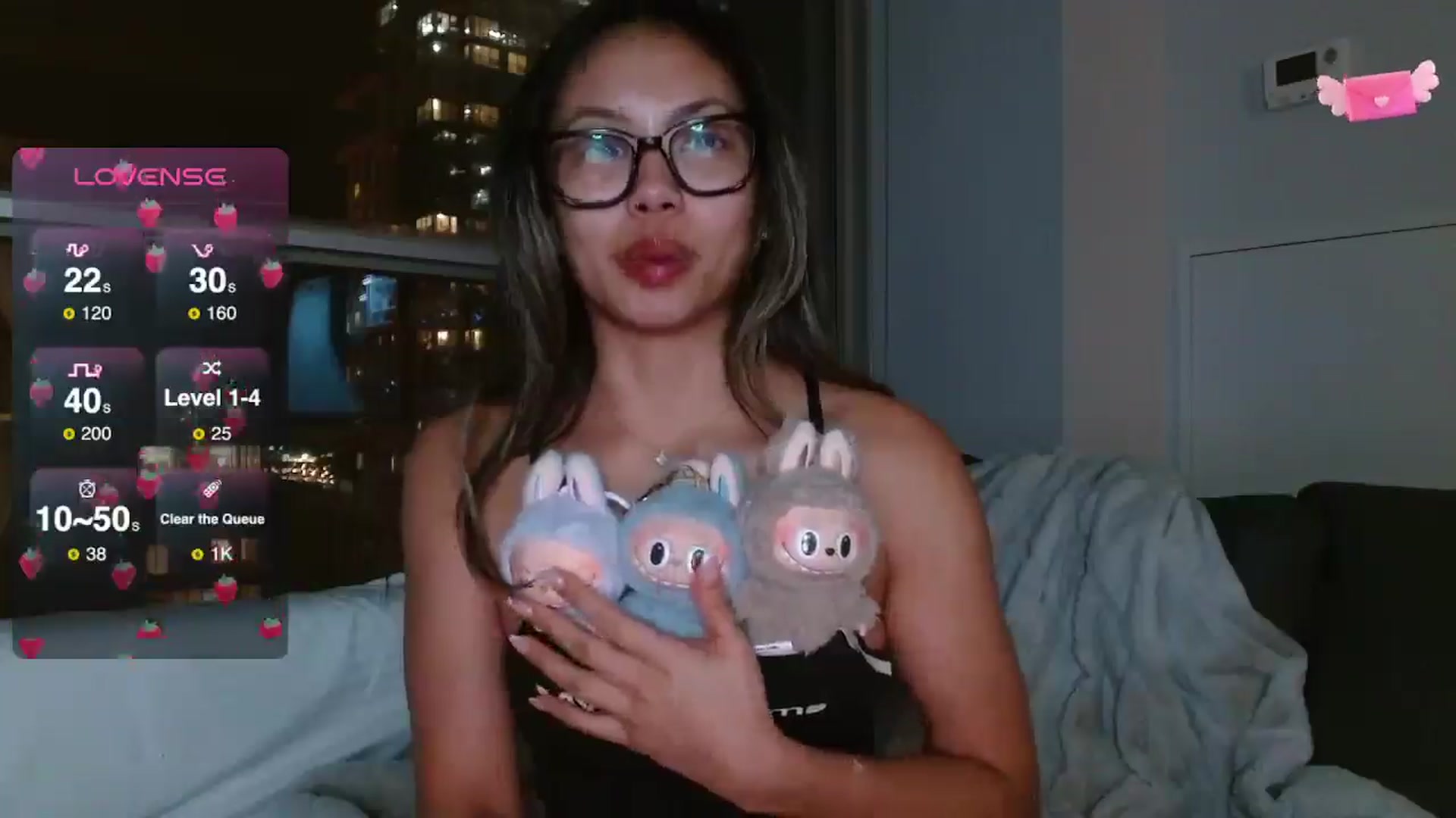Gallery image thumbnail from UrBabyGirl's myfreecams stream on, 01/03/2025, 02:38 image 9 of 20