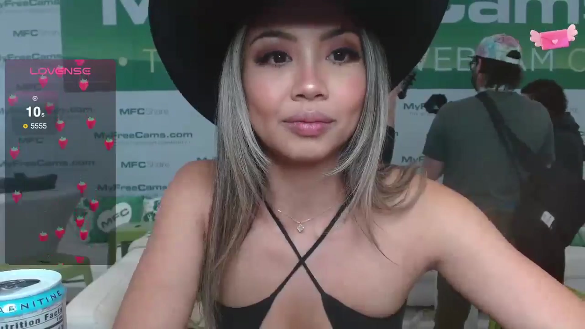 Gallery image thumbnail from UrBabyGirl's myfreecams stream on, 01/23/2025, 02:11 image 10 of 20