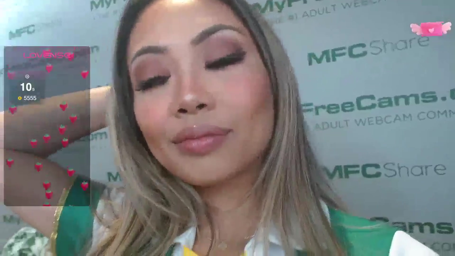 Gallery image thumbnail from UrBabyGirl's myfreecams stream on, 01/24/2025, 04:02 image 9 of 20