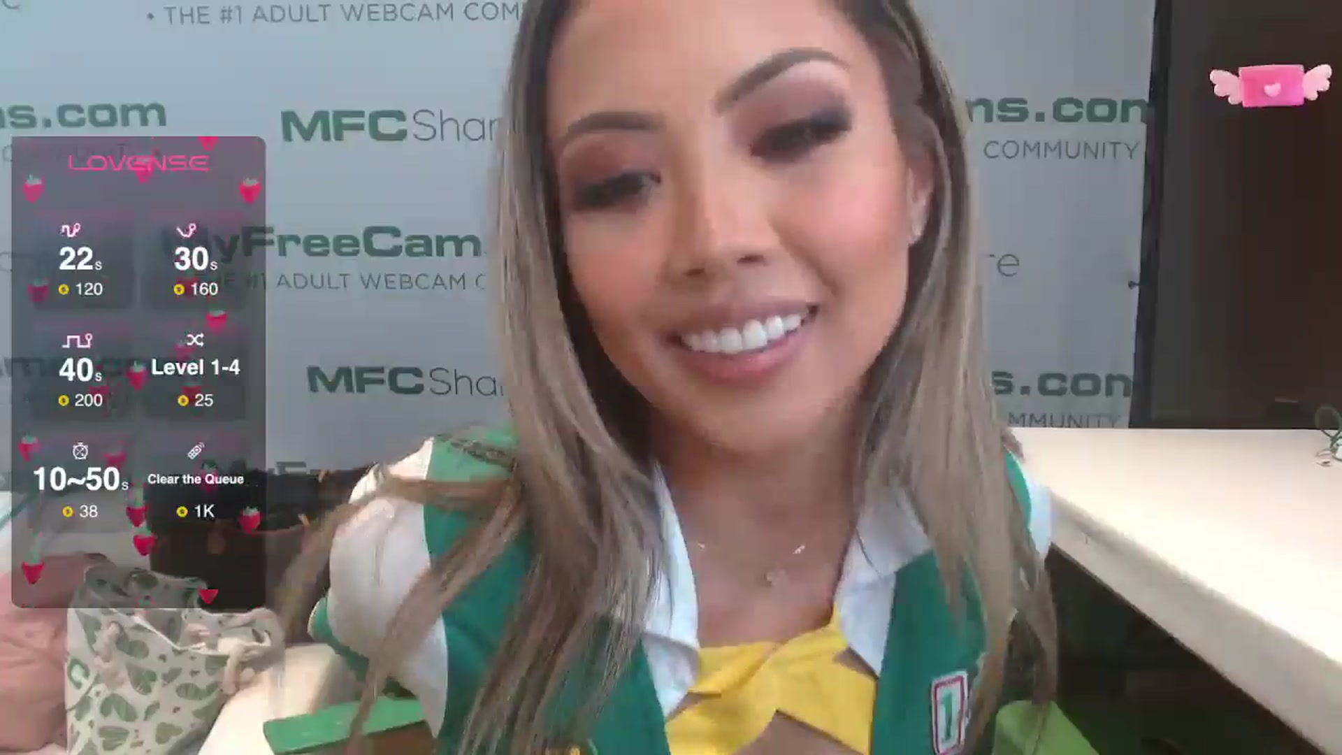 Gallery image thumbnail from UrBabyGirl's myfreecams stream on, 01/24/2025, 04:02 image 3 of 20