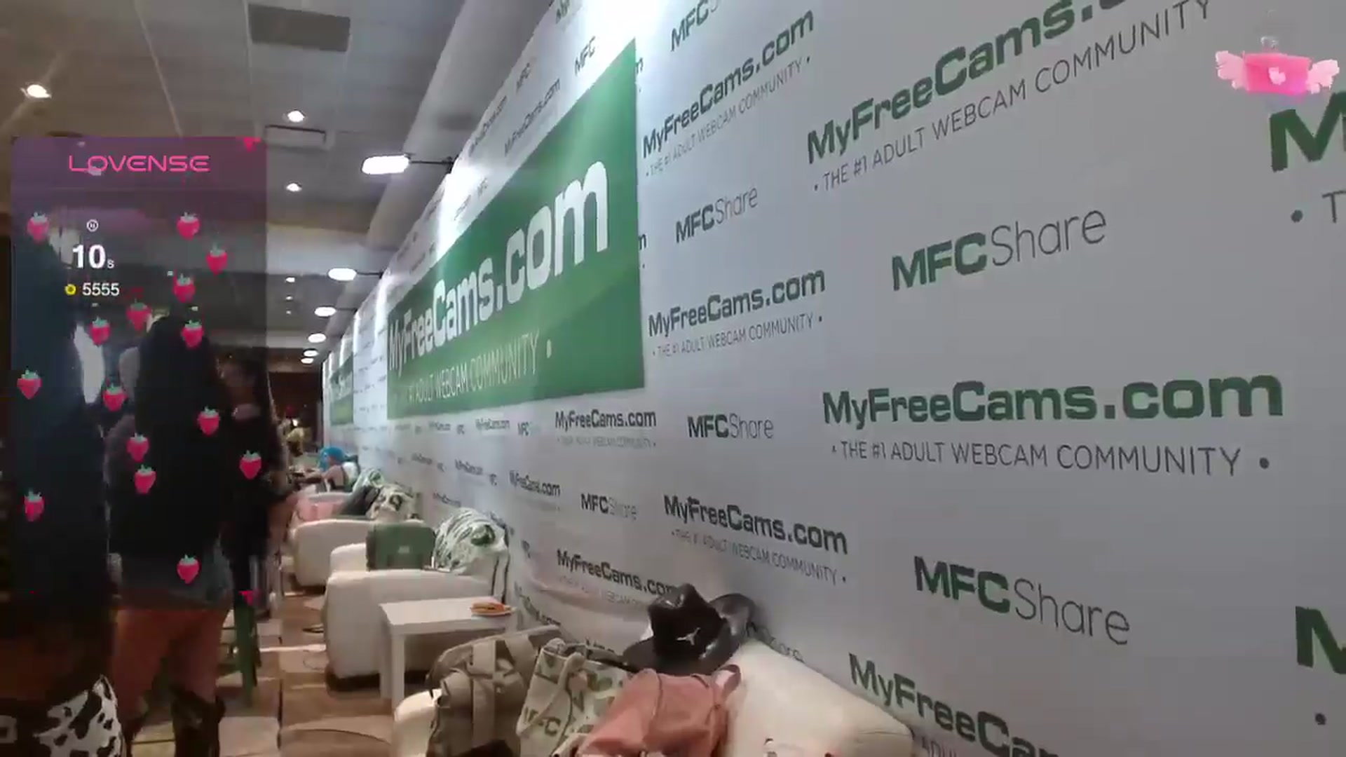 Gallery image thumbnail from UrBabyGirl's myfreecams stream on, 01/25/2025, 24:45 image 13 of 20