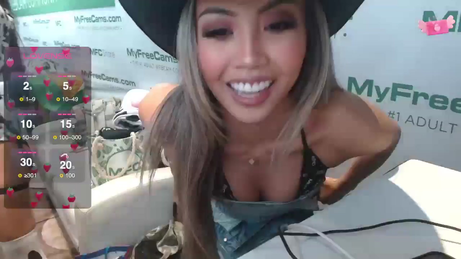 Gallery image thumbnail from UrBabyGirl's myfreecams stream on, 01/25/2025, 24:45 image 1 of 20