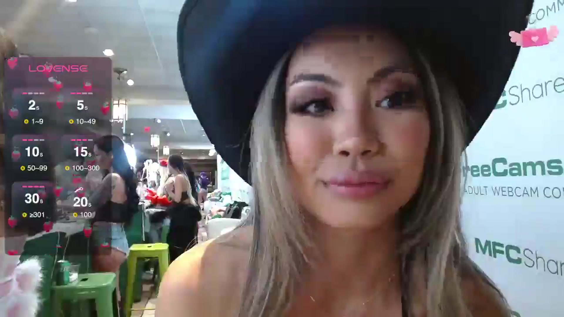 Gallery image thumbnail from UrBabyGirl's myfreecams stream on, 01/25/2025, 01:54 image 7 of 20