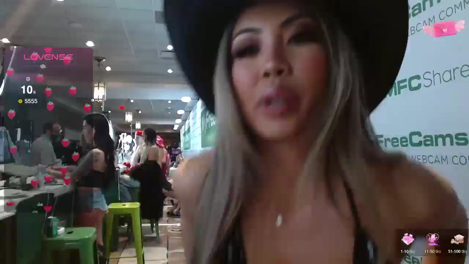 Gallery image thumbnail from UrBabyGirl's myfreecams stream on, 01/25/2025, 01:54 image 9 of 20