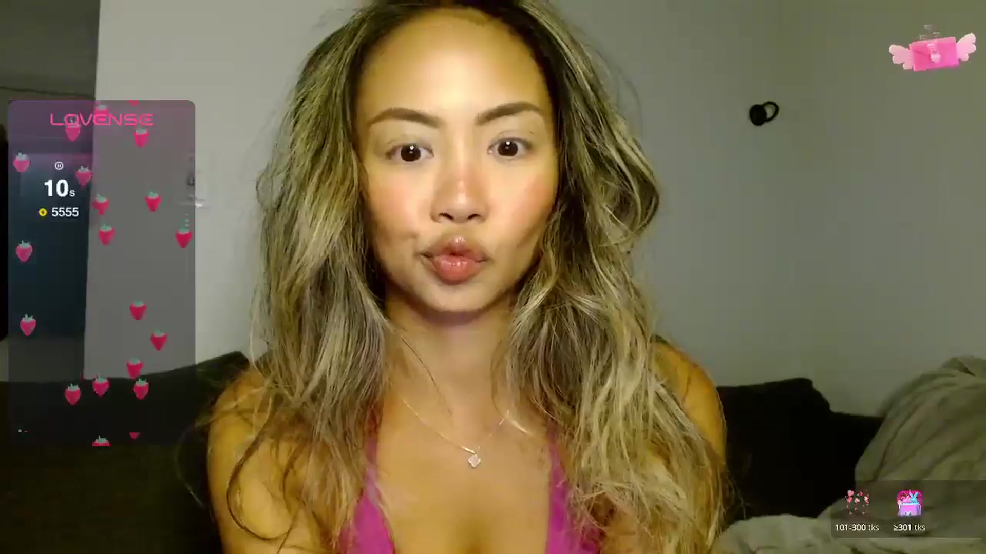 Gallery image thumbnail from UrBabyGirl's myfreecams stream on, 03/24/2025, 24:51 image 4 of 20