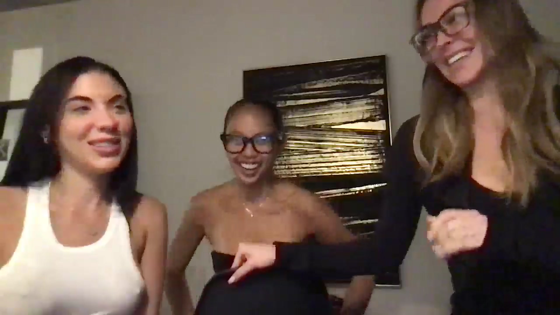 Gallery image thumbnail from UrBabyGirl's myfreecams stream on, 03/29/2025, 03:40 image 9 of 20