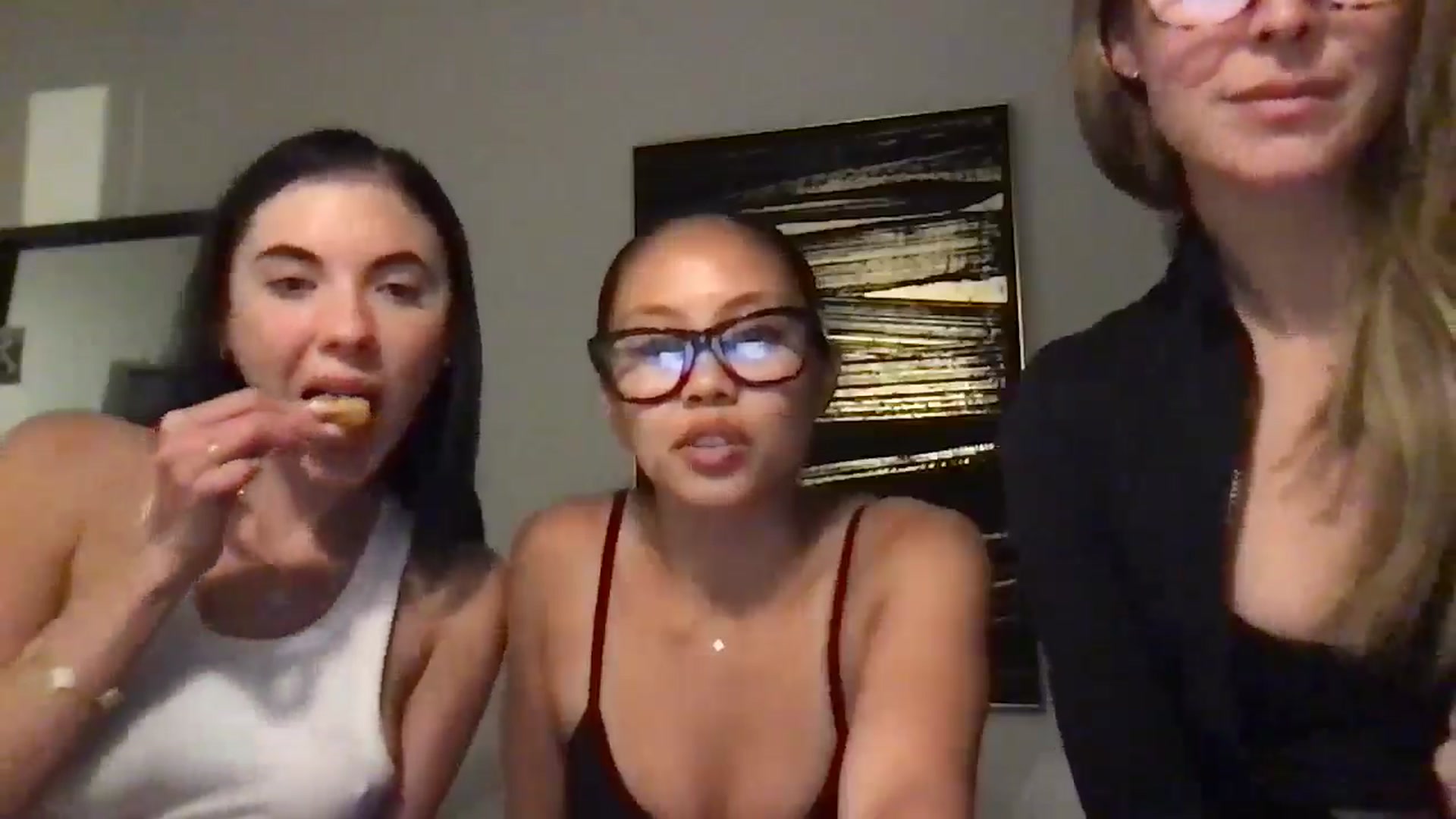 Gallery image thumbnail from UrBabyGirl's myfreecams stream on, 03/29/2025, 03:40 image 7 of 20