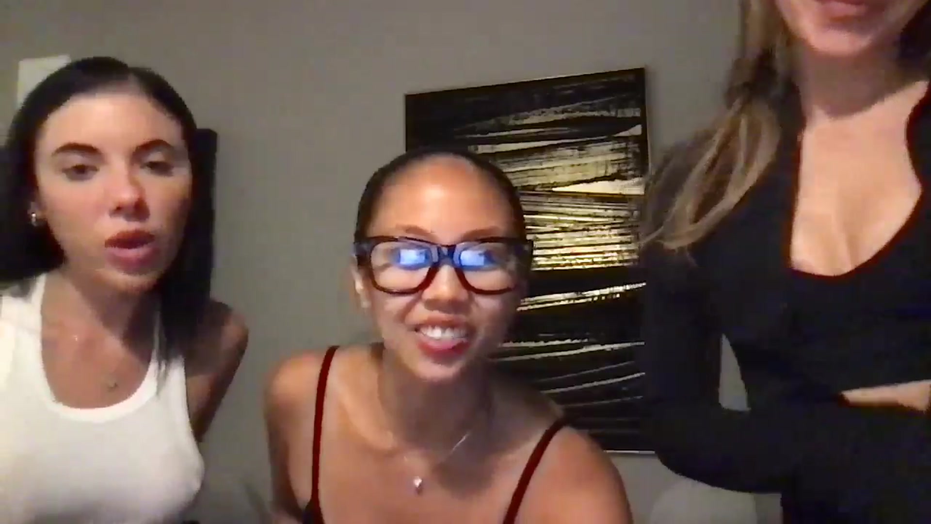Gallery image thumbnail from UrBabyGirl's myfreecams stream on, 03/29/2025, 03:40 image 2 of 20
