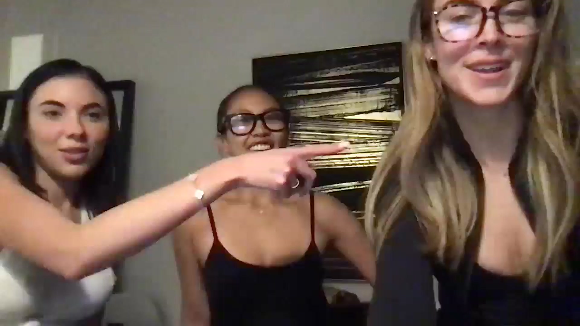 Gallery image thumbnail from UrBabyGirl's myfreecams stream on, 03/29/2025, 03:40 image 3 of 20