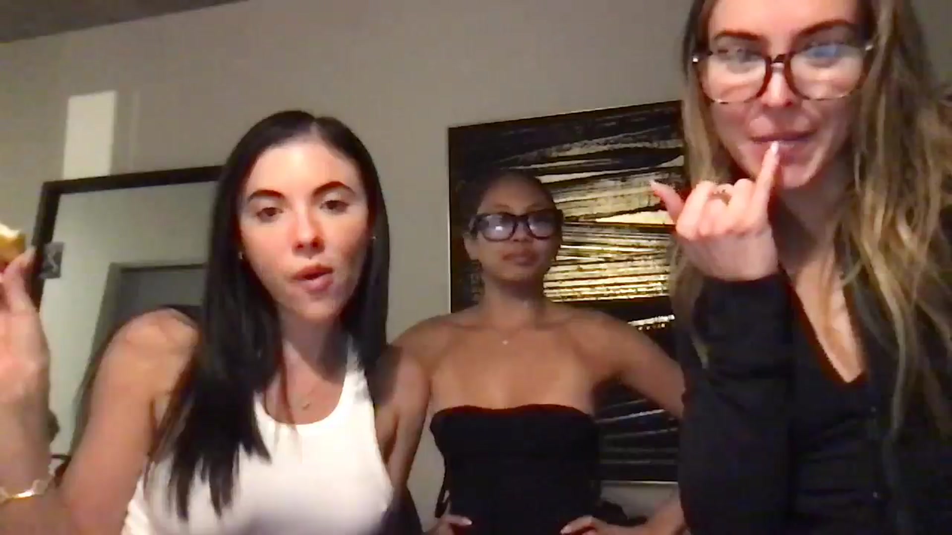 Gallery image thumbnail from UrBabyGirl's myfreecams stream on, 03/29/2025, 03:40 image 15 of 20