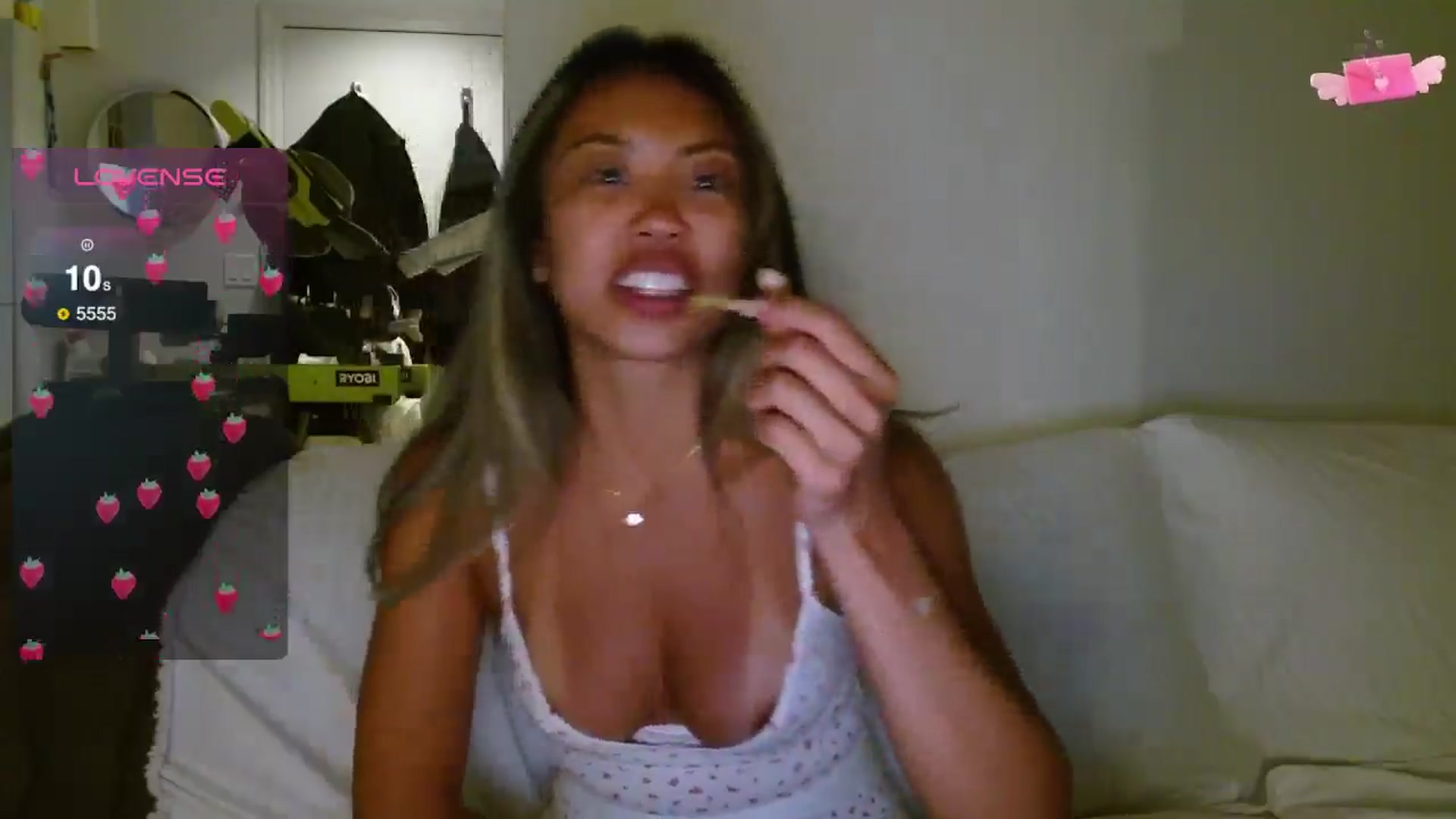 Gallery image thumbnail from UrBabyGirl's myfreecams stream on, 05/26/2025, 05:29 image 6 of 20