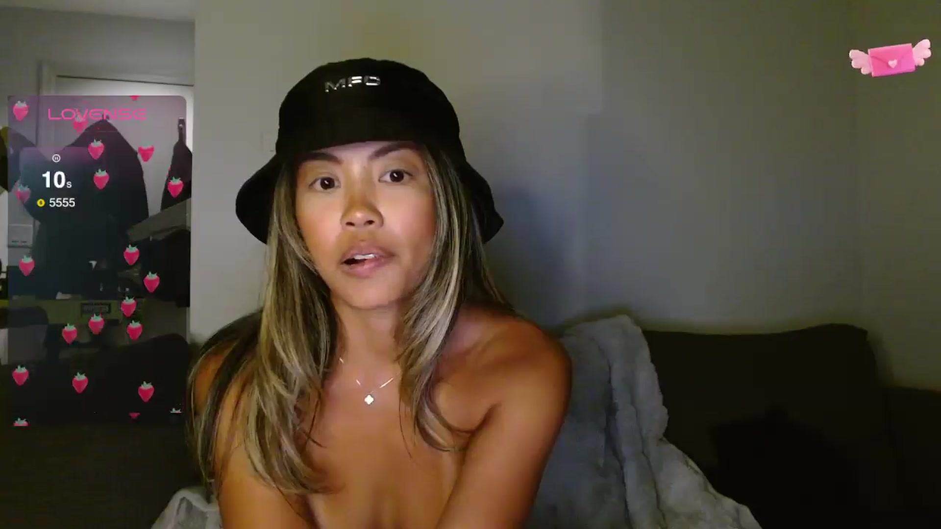 Gallery image thumbnail from UrBabyGirl's myfreecams stream on, 05/29/2025, 04:00 image 16 of 20