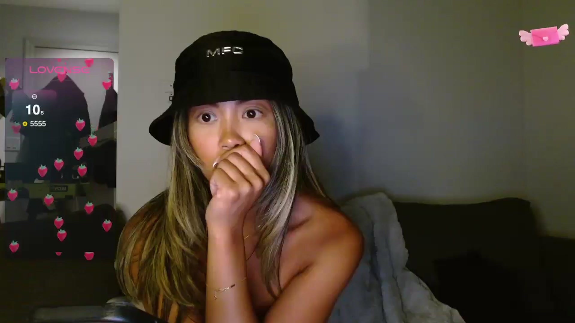 Gallery image thumbnail from UrBabyGirl's myfreecams stream on, 05/29/2025, 04:00 image 20 of 20