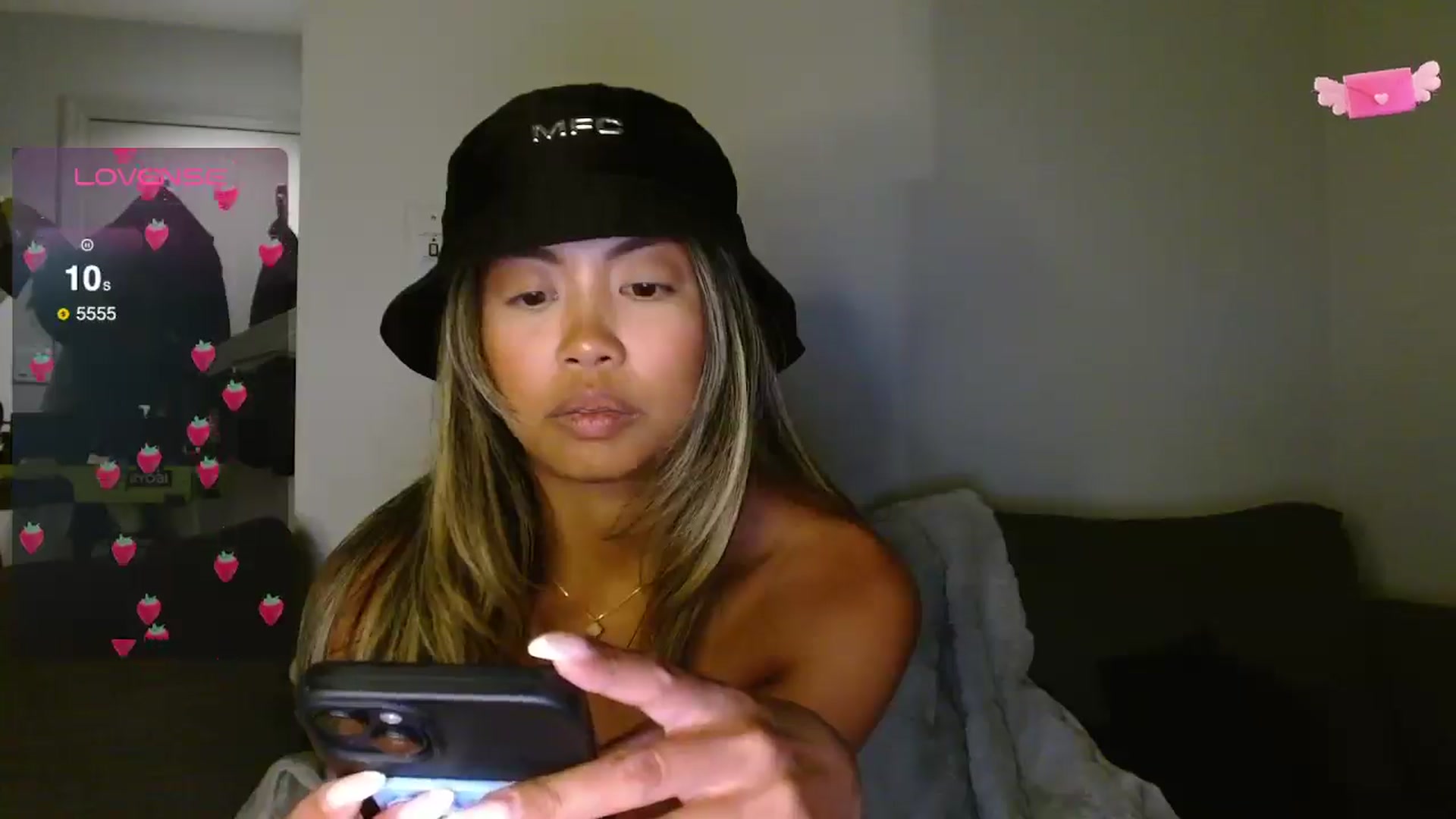 Gallery image thumbnail from UrBabyGirl's myfreecams stream on, 05/29/2025, 04:00 image 18 of 20