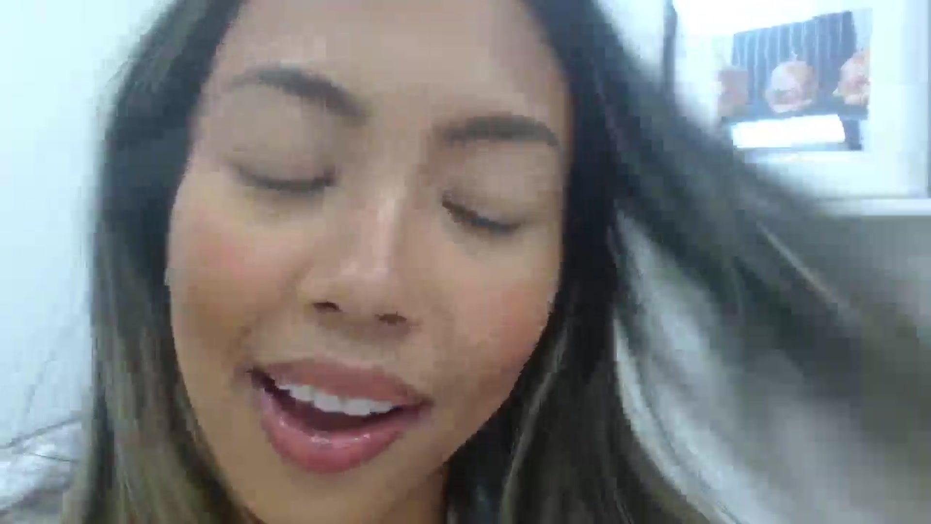Gallery image thumbnail from UrBabyGirl's myfreecams stream on, 06/18/2025, 18:46 image 3 of 20